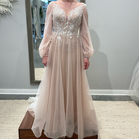 Wedding Dress - Picture 3 of 5